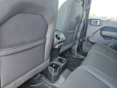 Used 2022 Jeep Gladiator Sport AWD/4WD image 10