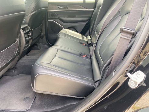 Used 2022 Jeep Grand Cherokee Limited AWD/4WD image 20