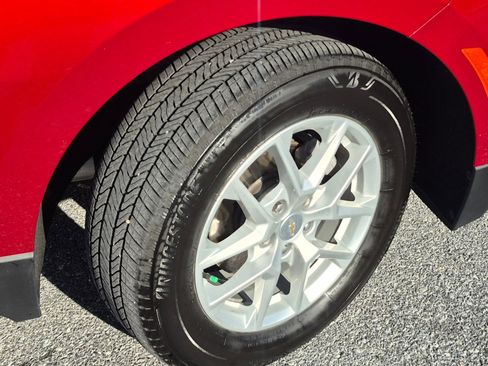 Used 2024 Chevrolet Equinox LT image 3