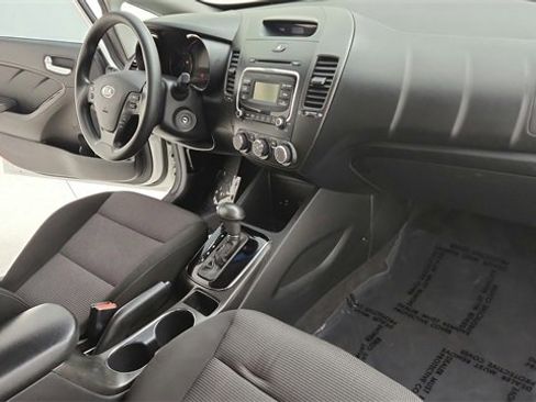 Used 2017 Kia Forte LX image 25