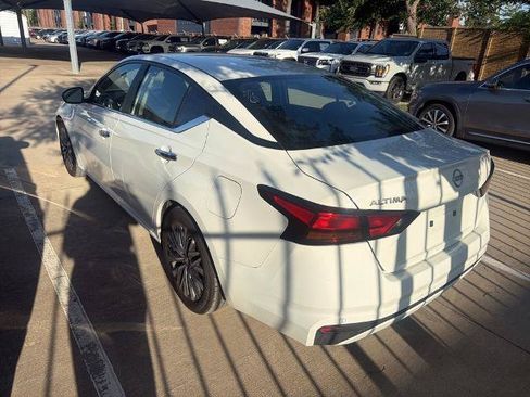Certified 2025 Nissan Altima 2.5 SV FWD image 8