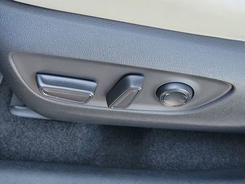 Used 2021 Toyota RAV4 Limited image 21