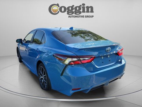 Used 2023 Toyota Camry SE FWD image 3