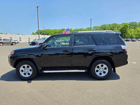 Used 2022 Toyota 4Runner SR5 Premium w/ Moonroof Package AWD/4WD image 4