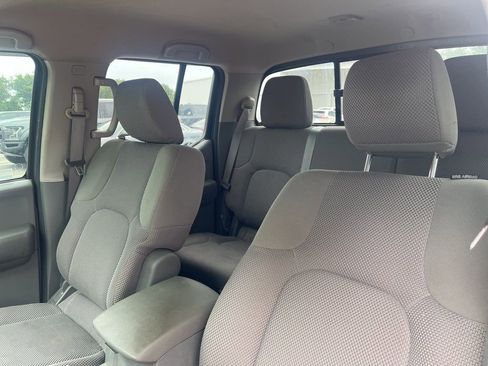 Used 2014 Nissan Frontier SV w/ SV Value Truck Package RWD image 10