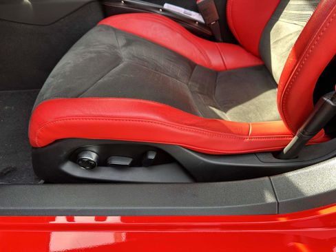 Used 2022 Chevrolet Corvette Stingray Premium Conv w/ Z51 Performance Package image 13