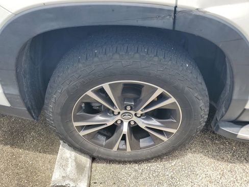 Used 2019 Toyota Highlander LE FWD image 10
