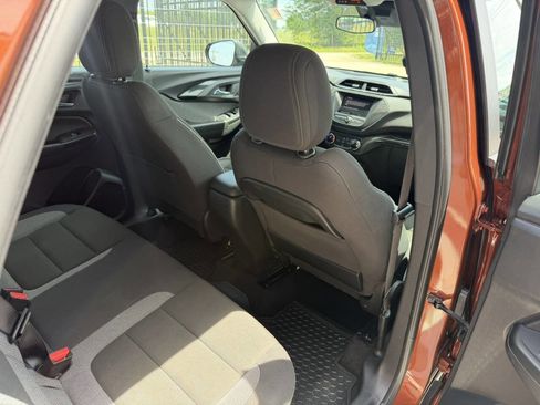 Used 2021 Chevrolet TrailBlazer LS FWD image 13