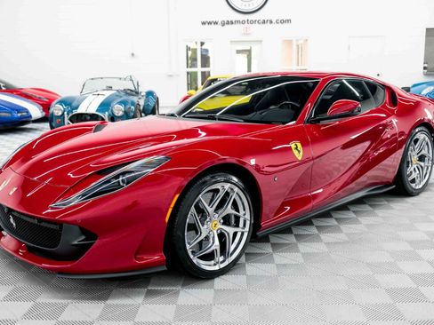 Used 2018 Ferrari 812 Superfast RWD image 4