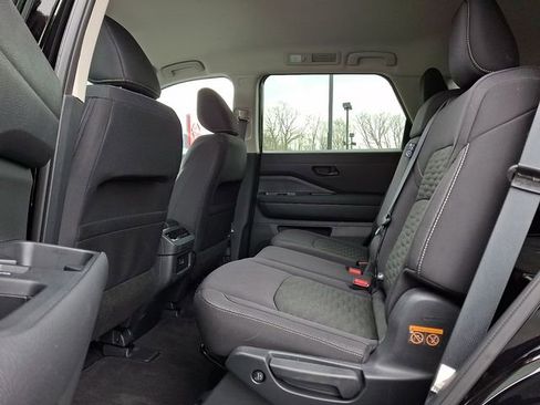 Certified 2025 Nissan Pathfinder SV image 10