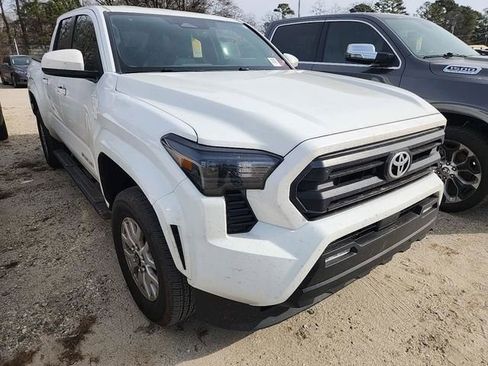 Used 2025 Toyota Tacoma SR5 image 2