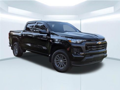 Used 2024 Chevrolet Colorado LT w/ LT Convenience Package image 4