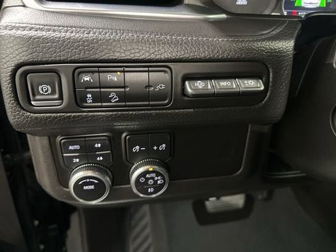 Used 2021 GMC Yukon Denali AWD/4WD image 19
