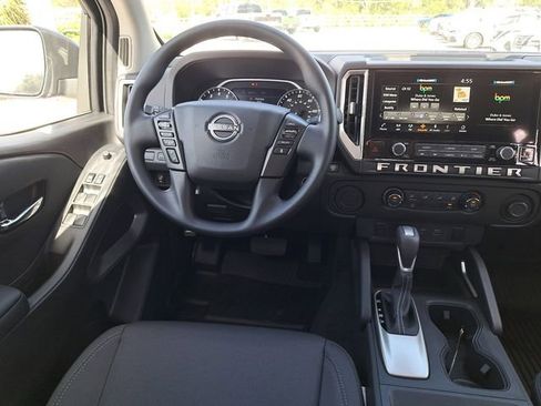 Certified 2025 Nissan Frontier SV image 17