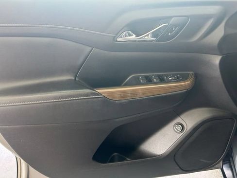 Used 2019 GMC Acadia SLE FWD image 13