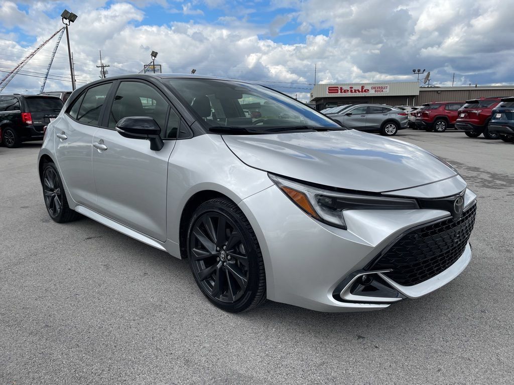Used 2025 Toyota Corolla XSE FWD image 2