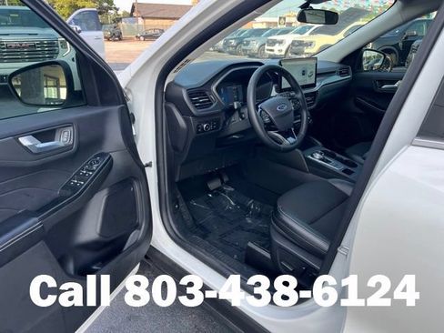 Used 2025 Ford Escape SE FWD image 5