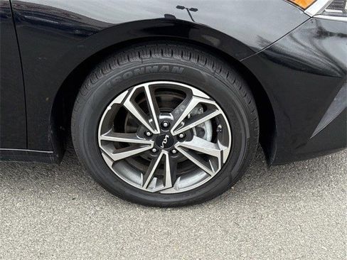 Used 2023 Kia Forte LXS image 7