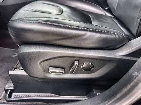 Used 2019 Ford Edge Titanium image 31