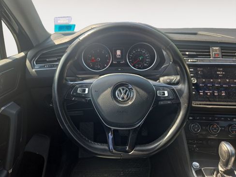 Used 2018 Volkswagen Tiguan SE AWD/4WD image 12