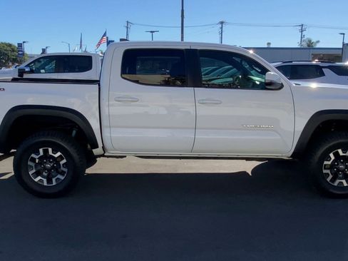 Used 2017 Toyota Tacoma TRD Sport image 13