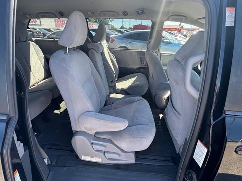 Used 2017 Toyota Sienna LE FWD image 11