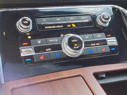 Used 2023 Lincoln Navigator Reserve image 21