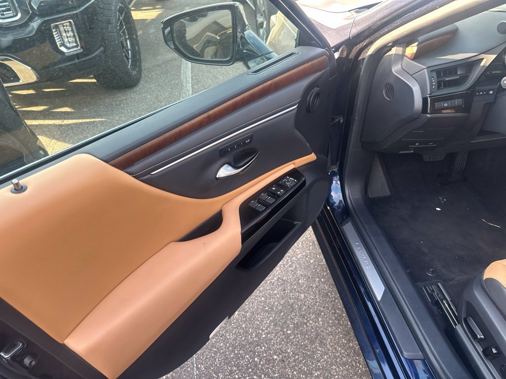 Used 2024 Lexus ES 350 w/ Premium Package FWD image 16