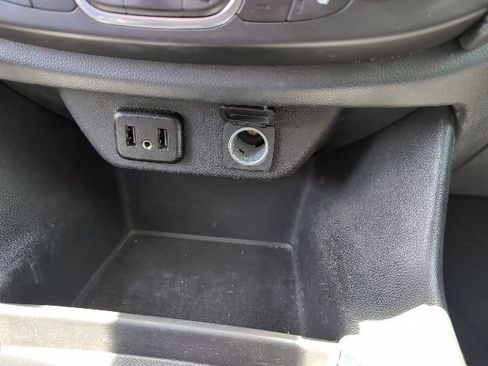 Used 2019 Chevrolet Traverse LT FWD image 19