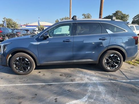 Used 2024 Kia Sorento S w/ Panoramic Sunroof Package image 8