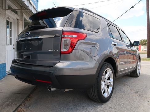 Used 2014 Ford Explorer Limited w/ Equipment Group 302A FWD image 8