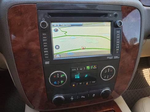 Used 2012 Chevrolet Suburban LTZ RWD image 20