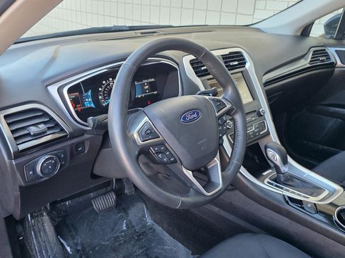 Used 2016 Ford Fusion SE FWD image 10