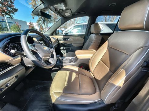 Used 2023 Chevrolet Traverse Premier image 19
