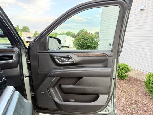 Used 2023 Chevrolet Suburban Premier RWD image 26