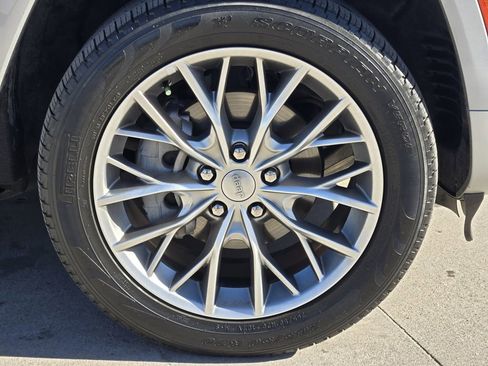 Used 2023 Jeep Grand Cherokee Summit w/ Luxury Tech Group V image 16