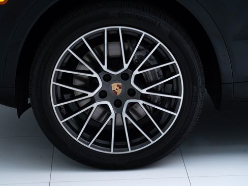 Certified 2023 Porsche Cayenne image 12