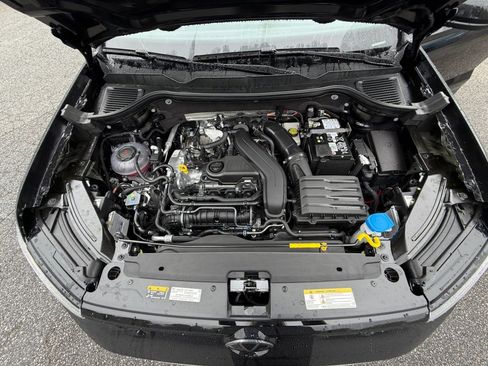 Used 2025 Volkswagen Taos SE w/ Panoramic Sunroof Package image 16