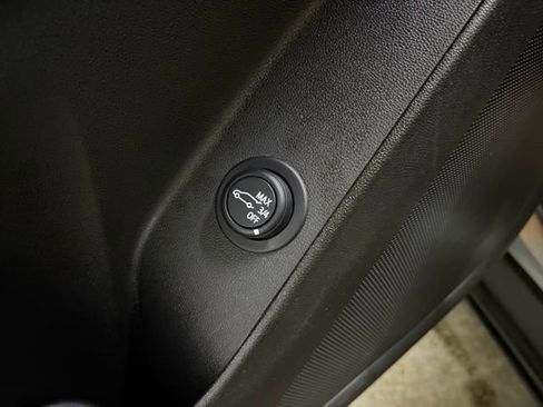 Used 2024 Chevrolet Equinox LT image 34