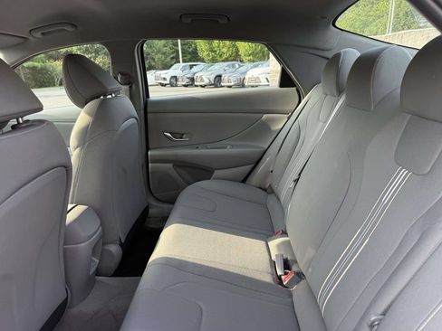 Used 2025 Hyundai Elantra Hybrid FWD image 16