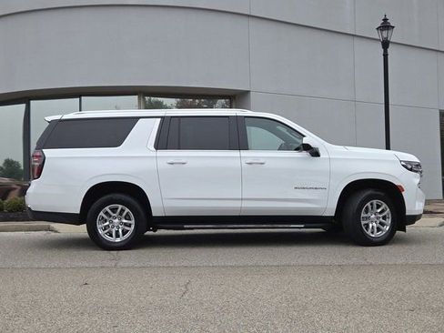 Used 2024 Chevrolet Suburban LT image 24