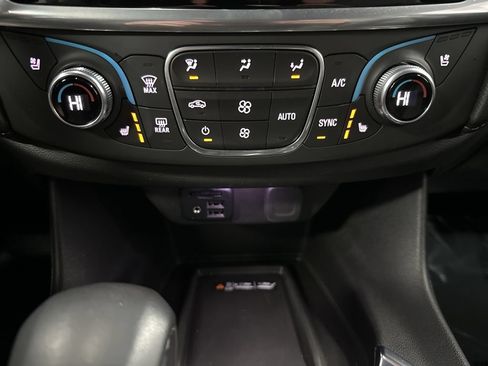 Used 2022 Chevrolet Traverse High Country AWD/4WD image 25