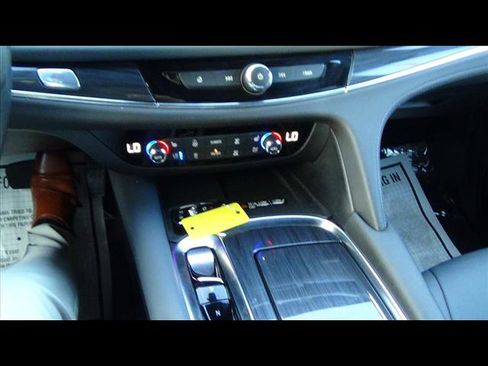 Used 2024 Buick Enclave Premium image 28