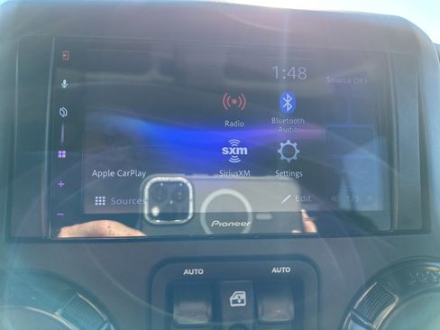 Used 2017 Jeep Wrangler Unlimited Rubicon image 3