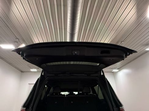 Used 2023 Jeep Wagoneer L Series II AWD/4WD image 75