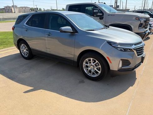 Used 2024 Chevrolet Equinox LT w/ LPO, Floor Liner Package FWD image 2