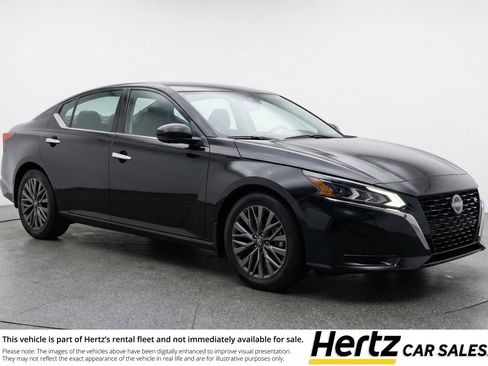 Used 2025 Nissan Altima 2.5 SV image 1