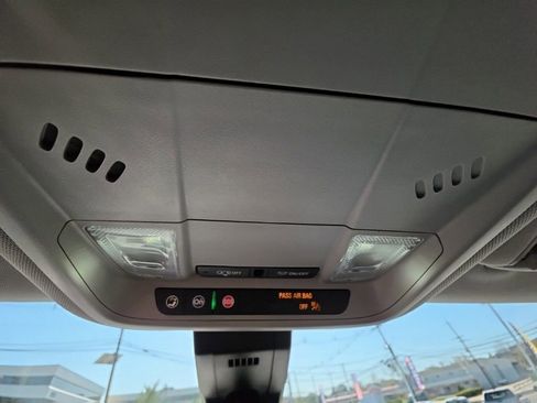 Used 2023 Chevrolet Equinox LT image 23