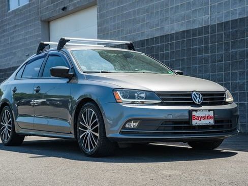Used 2017 Volkswagen Jetta Sport FWD image 2