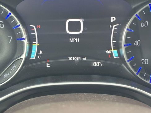 Used 2018 Chrysler Pacifica Touring-L Plus FWD image 22
